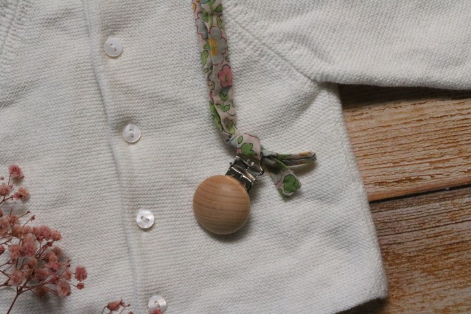 Attache tétine en betsy pistache