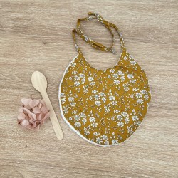 Bavoir en capel moutarde